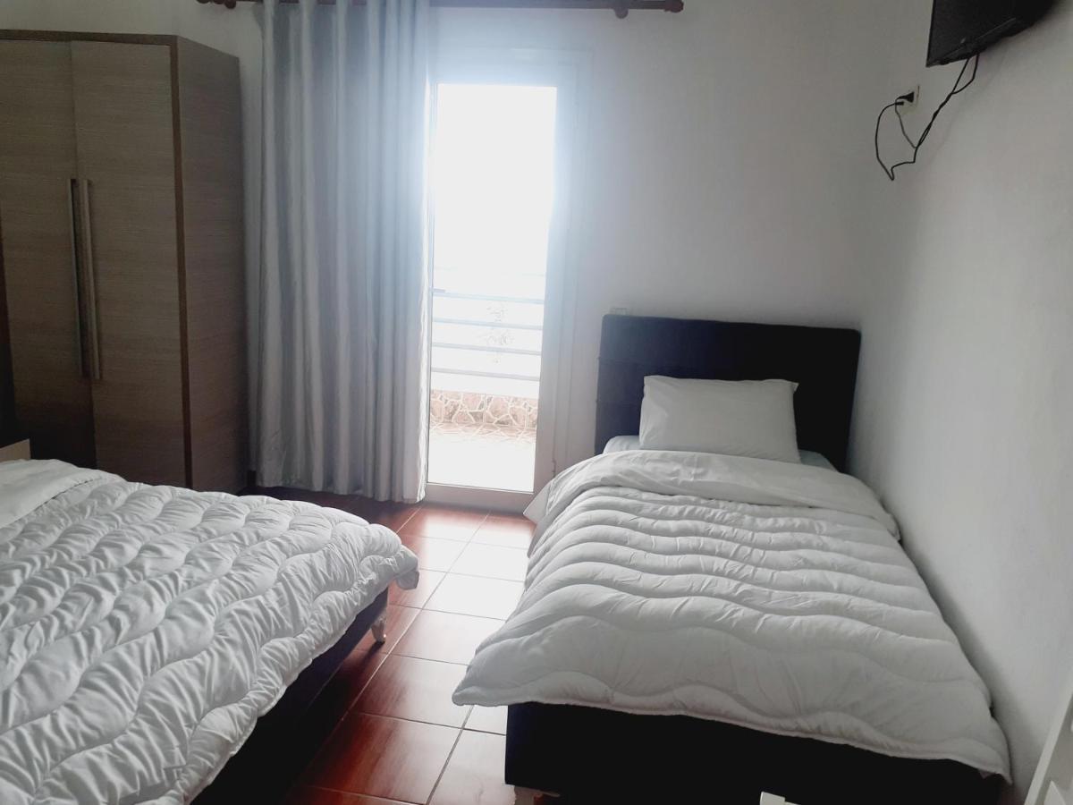 Anxhelos Hotel Himare Ngoại thất bức ảnh