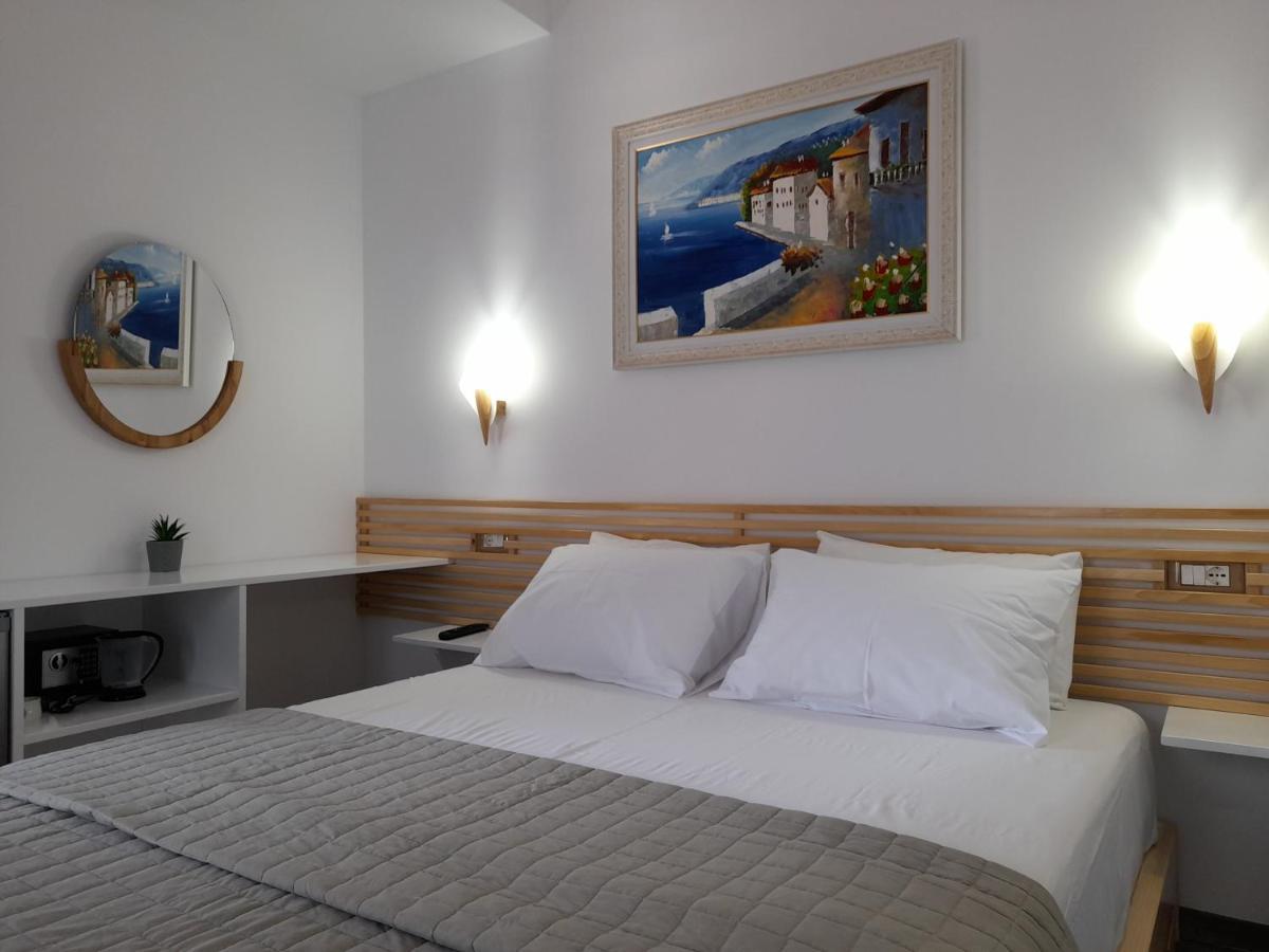 Anxhelos Hotel Himare Ngoại thất bức ảnh
