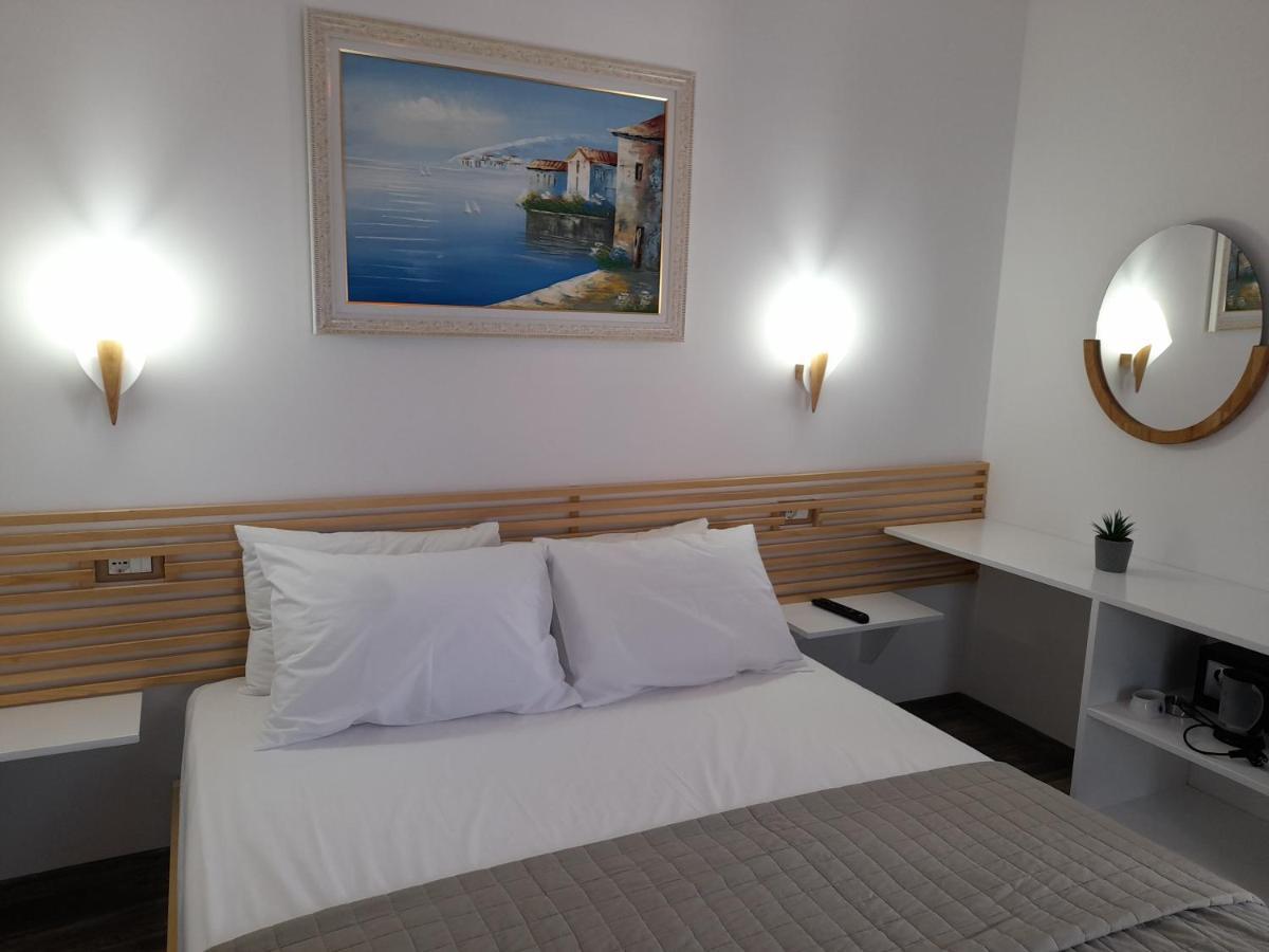 Anxhelos Hotel Himare Ngoại thất bức ảnh