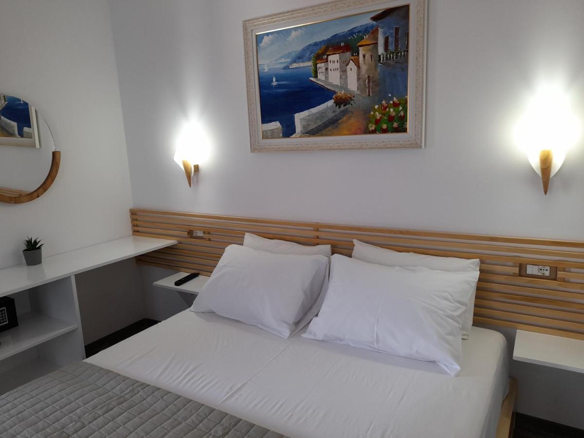 Anxhelos Hotel Himare Ngoại thất bức ảnh