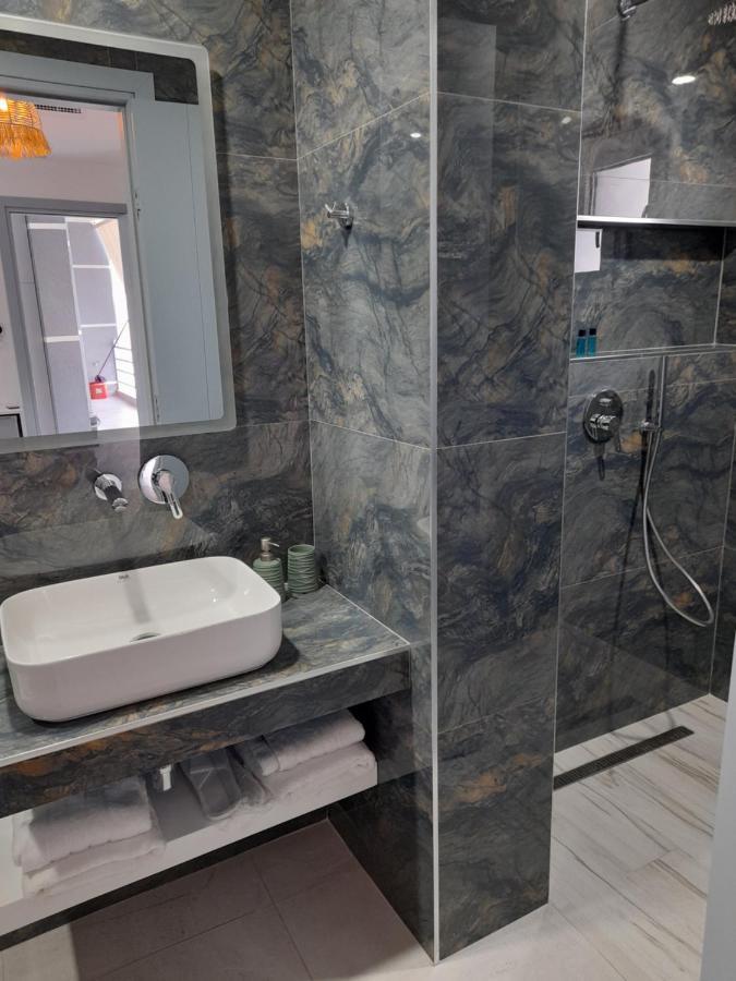 Anxhelos Hotel Himare Ngoại thất bức ảnh