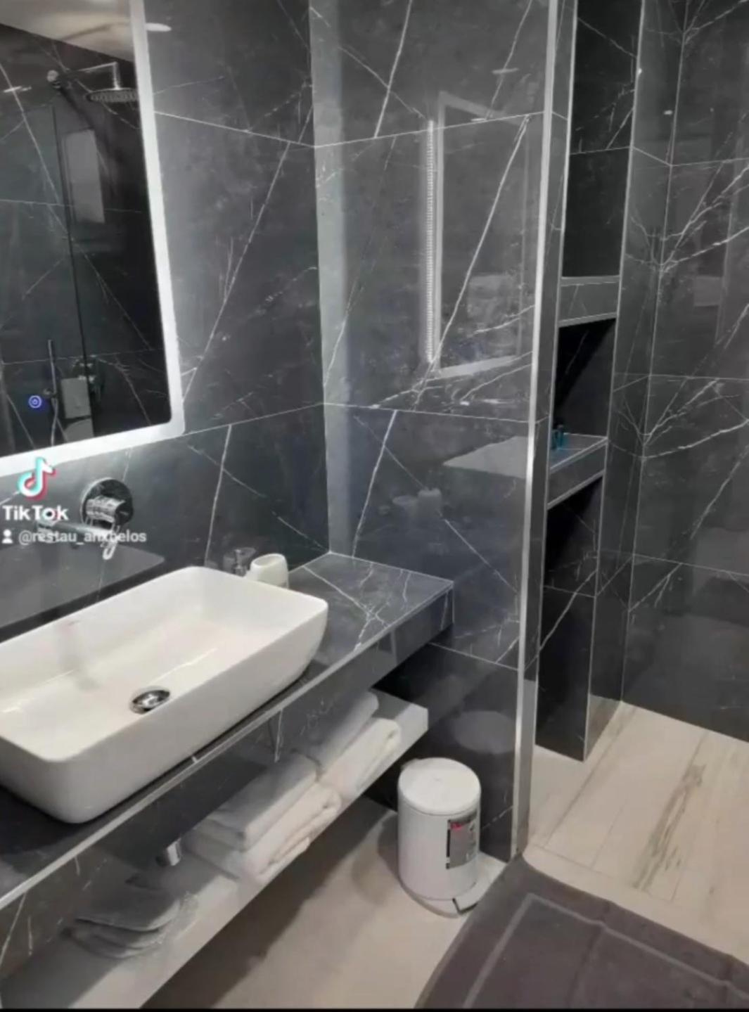 Anxhelos Hotel Himare Ngoại thất bức ảnh