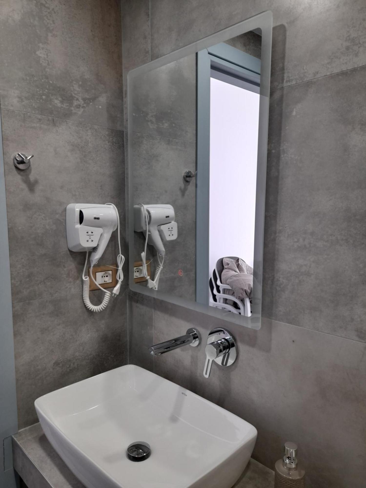 Anxhelos Hotel Himare Phòng bức ảnh
